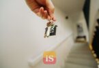 apartment keys hand