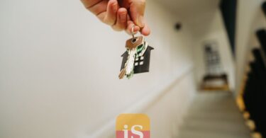 apartment keys hand