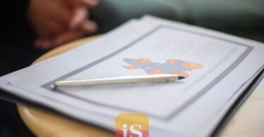 documenti scrivania penna