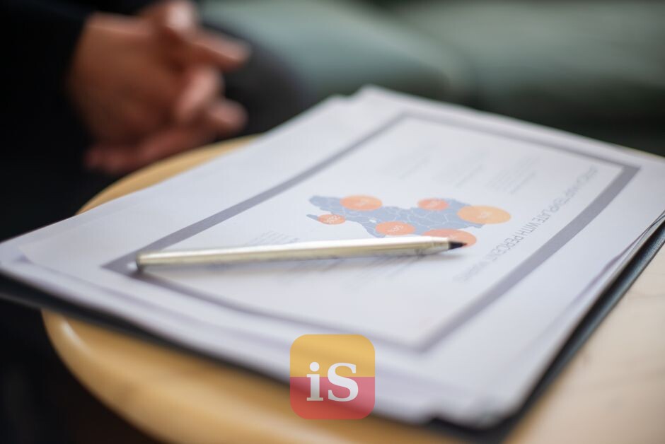 documenti scrivania penna