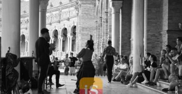 folla persone strada spagna