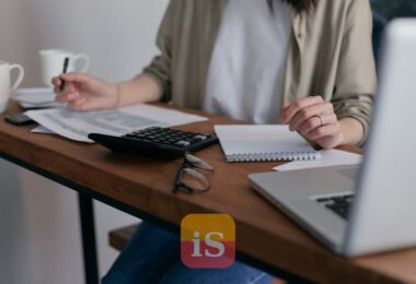 laptop invoice screen desk